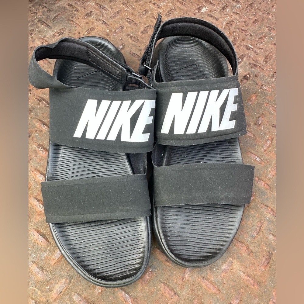 Women’s black size 9 Nike sandals
